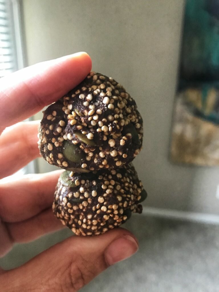 No Bake Quinoa Crunch Chocolate Energy Bites